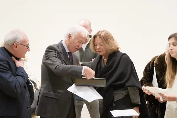 Eduardo Szego con Cristina Majno, in rappresentanza del marito Aldo Majno, vicepresidente