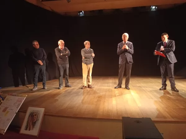 Il Presidente insieme ad Edoardo presentano i vincitori del Premio DOSCAR