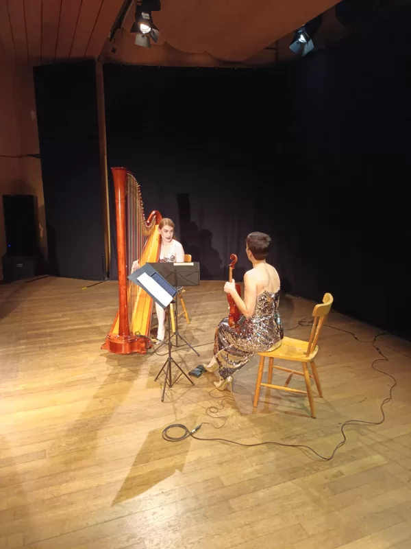 Il duo tutto femminile, arpa e violino