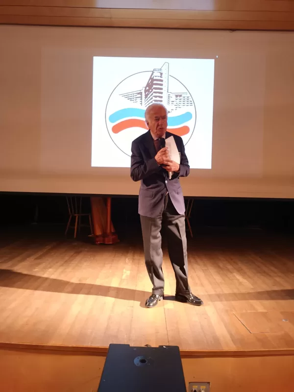 Il Presidente, Eduardo Szego, espone il programma della festa