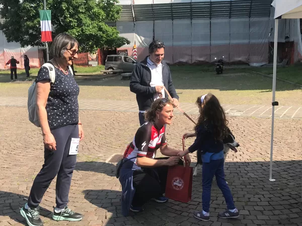 QUATTRO PASSI IN COMPAGNIA - di DOSCA - Il Sindaco Santagostino arriva al traguardo
