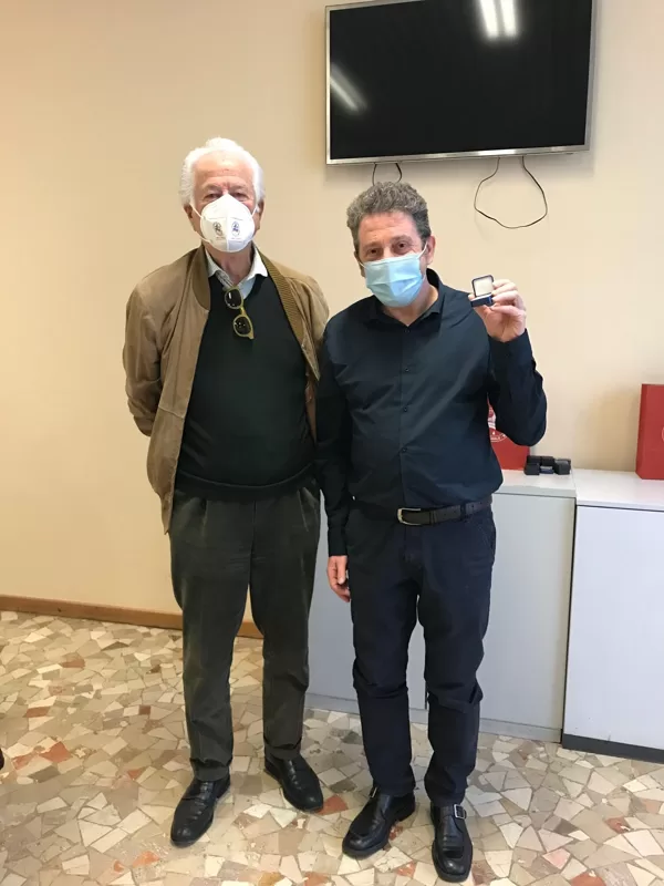 Giampietro Giroletti  premiato dal Presidente di DOSCA, Eduardo Szego