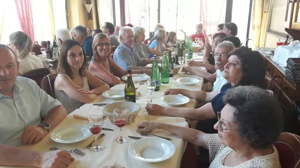 Lunghe tavolate per i donatori DOSCA 