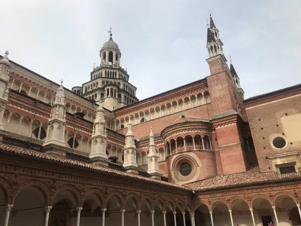 Scorcio della Cattedrale dal chiostro