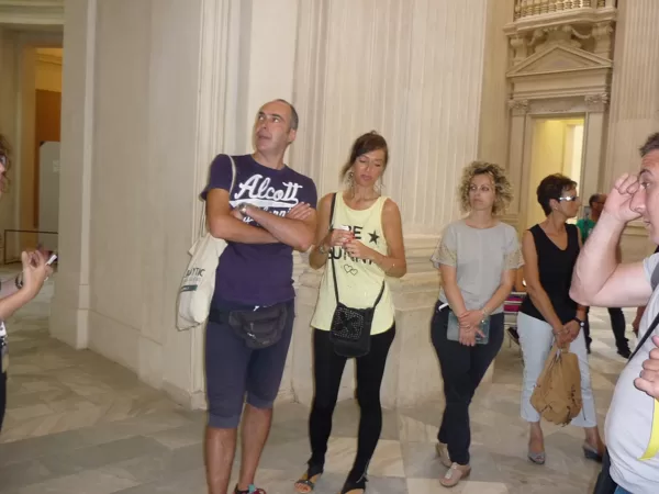 Donatori che osservano le bellezze della Reggia
